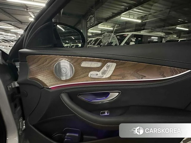 Mercedes-Benz E-Class W213 2018 Серебряный из Кореи, фото 6