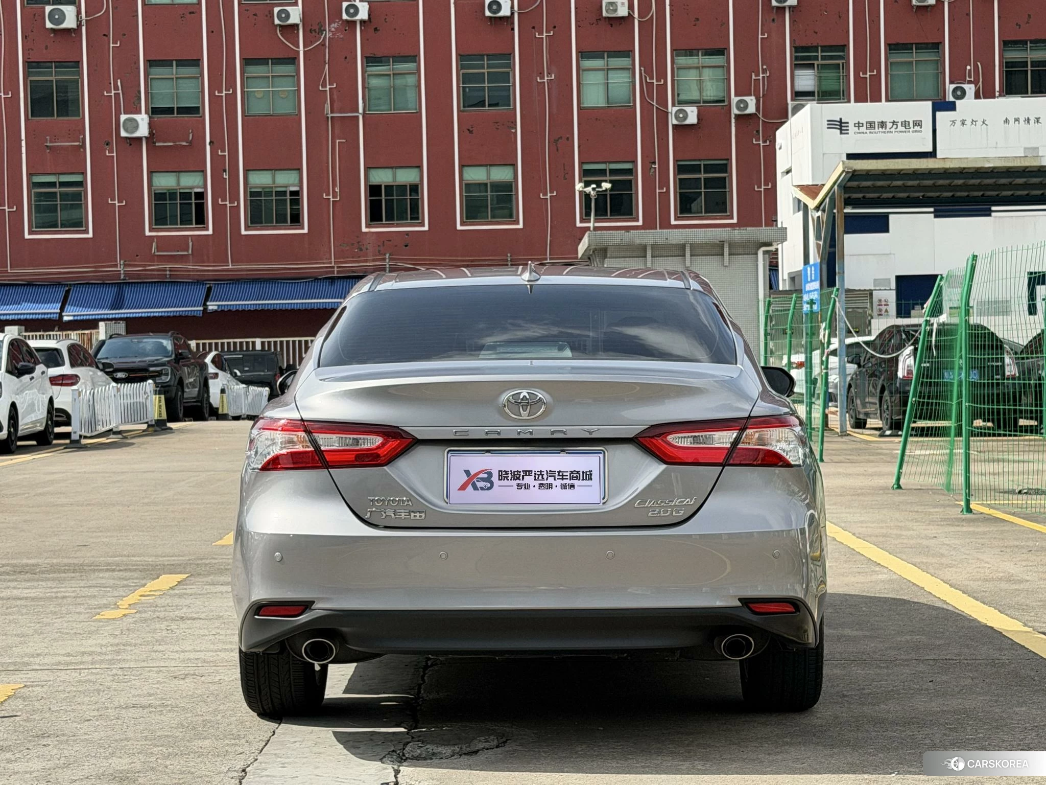 Toyota Camry 2022 Серебристо-серый из Китая, фото 6