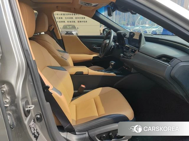 Lexus ES 2023 Серебристо-серый из Китая, фото 6