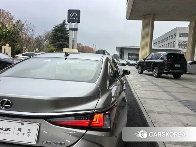 Lexus ES 2024 Серебристо-серый из Китая, фото 6