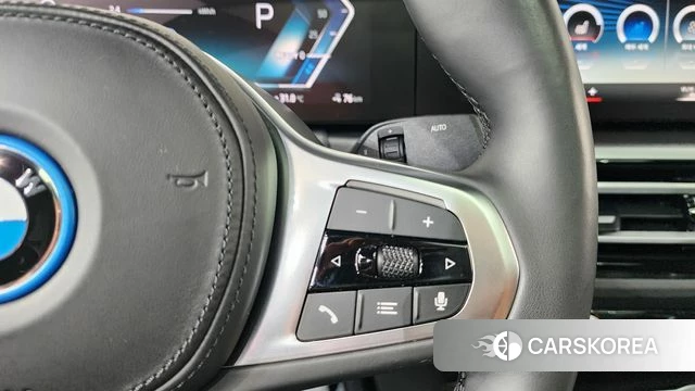 BMW i4 2023 Светло-серебряный цвет из Кореи, фото 6