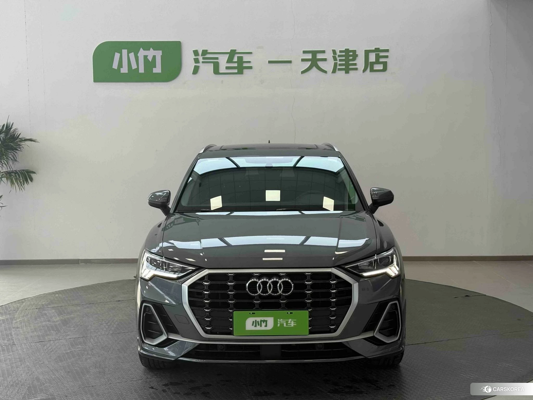 Audi Q3 2021 Темно-серый из Китая, фото 6
