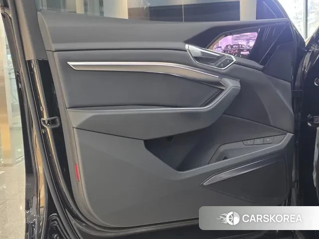 Audi e-Tron 2023 Черный из Кореи, фото 6