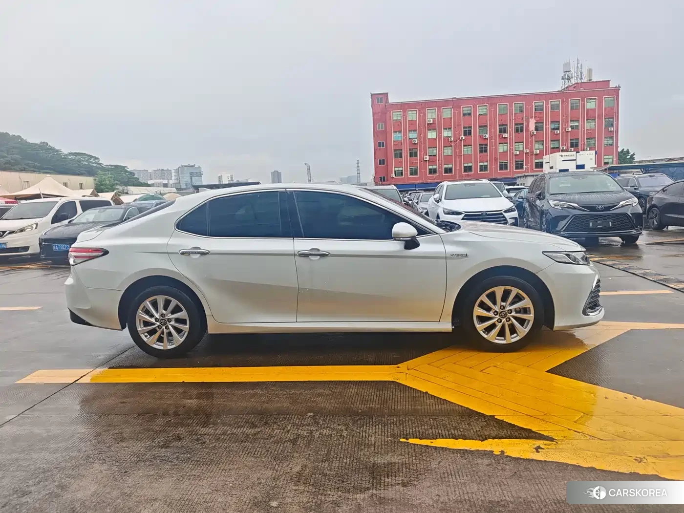 Toyota Camry 2023 Белый из Китая, фото 6