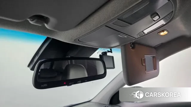 Hyundai Kona 2018 Светло-серебряный цвет из Кореи, фото 6