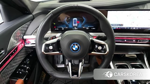 BMW i7 (G70) 2025 Светло-серебряный цвет из Кореи, фото 6