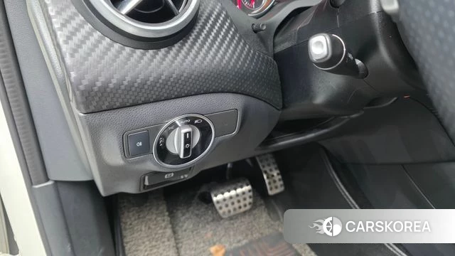 Mercedes-Benz A-Class W176 2018 Белый из Кореи, фото 6