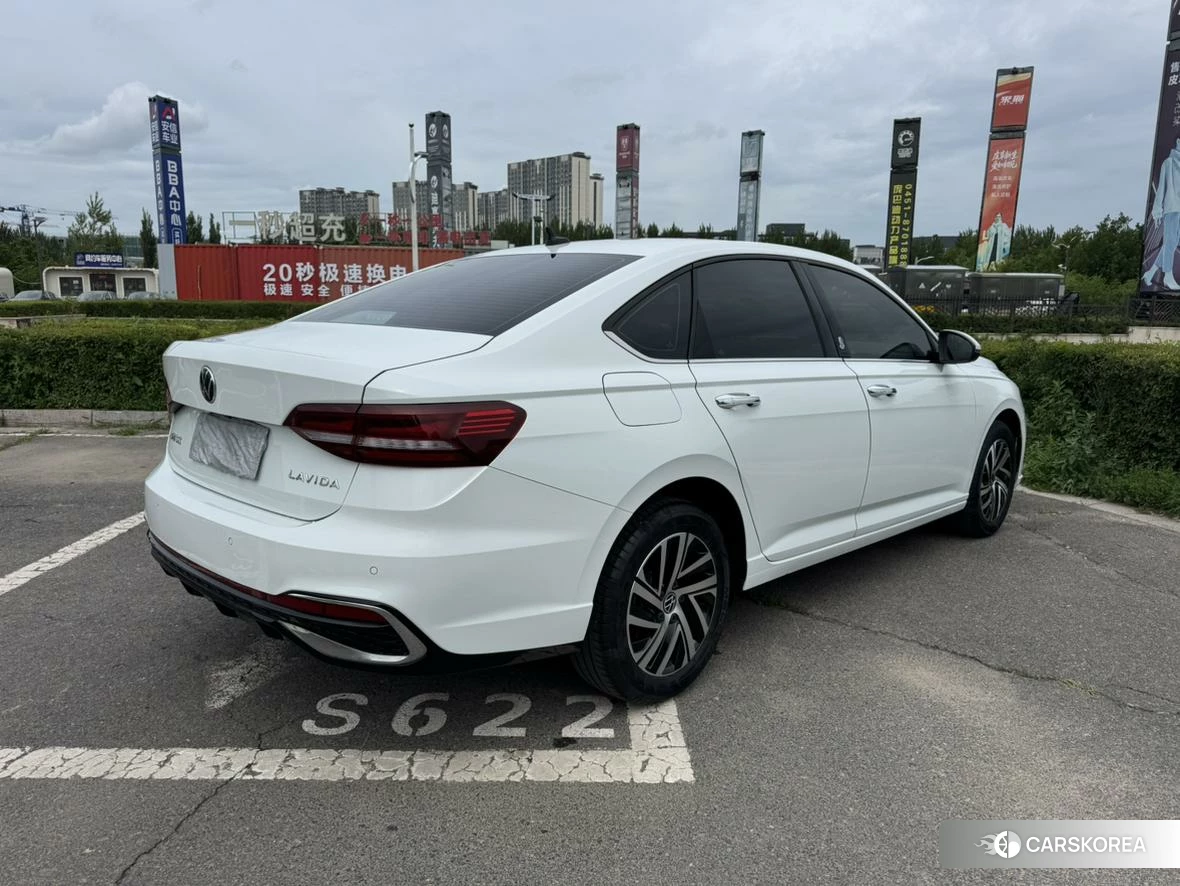 Volkswagen Lavida 2023 Белый из Китая, фото 6