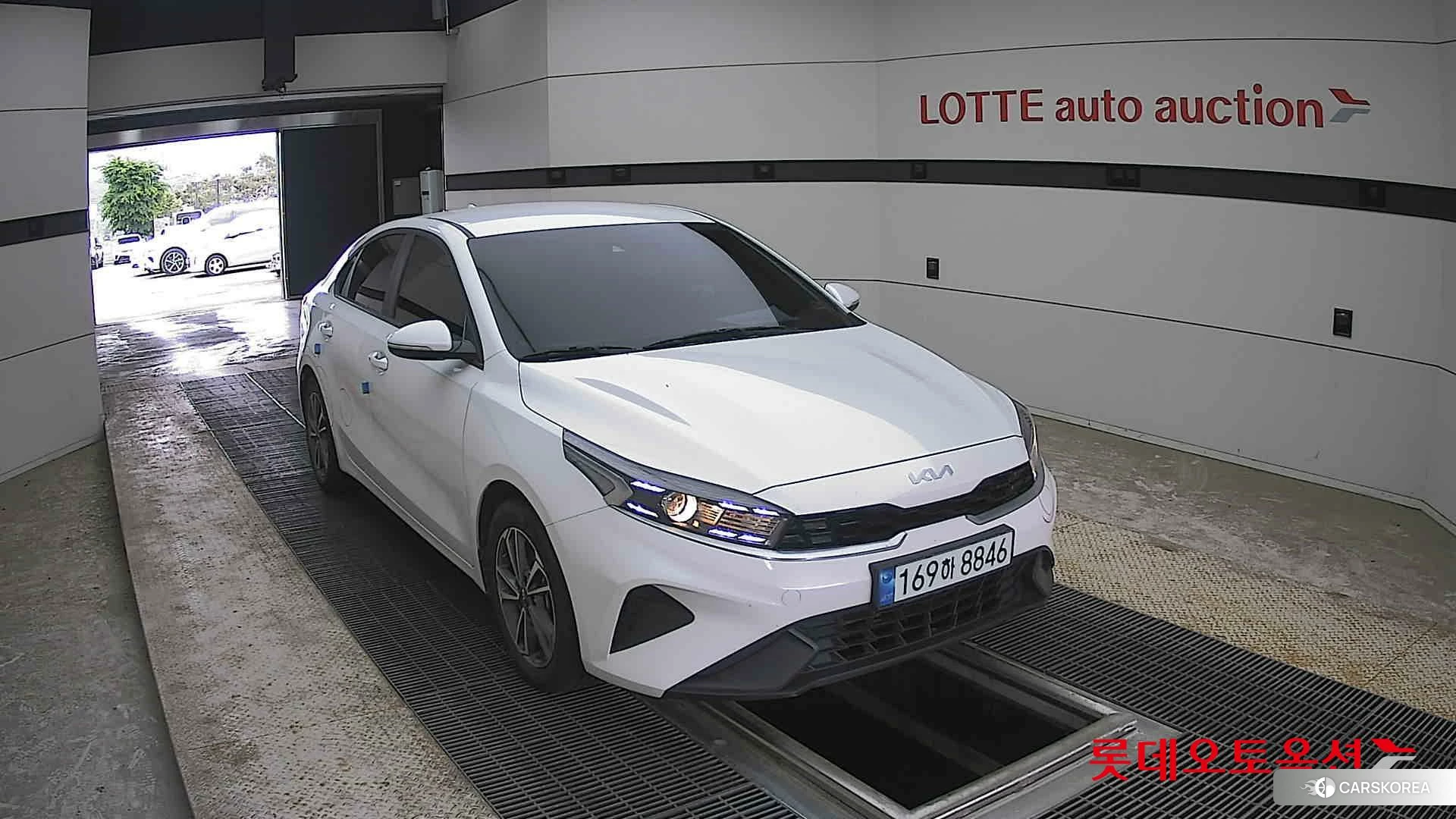 Kia K3 2022 Snow White Pearl из Кореи, фото 6