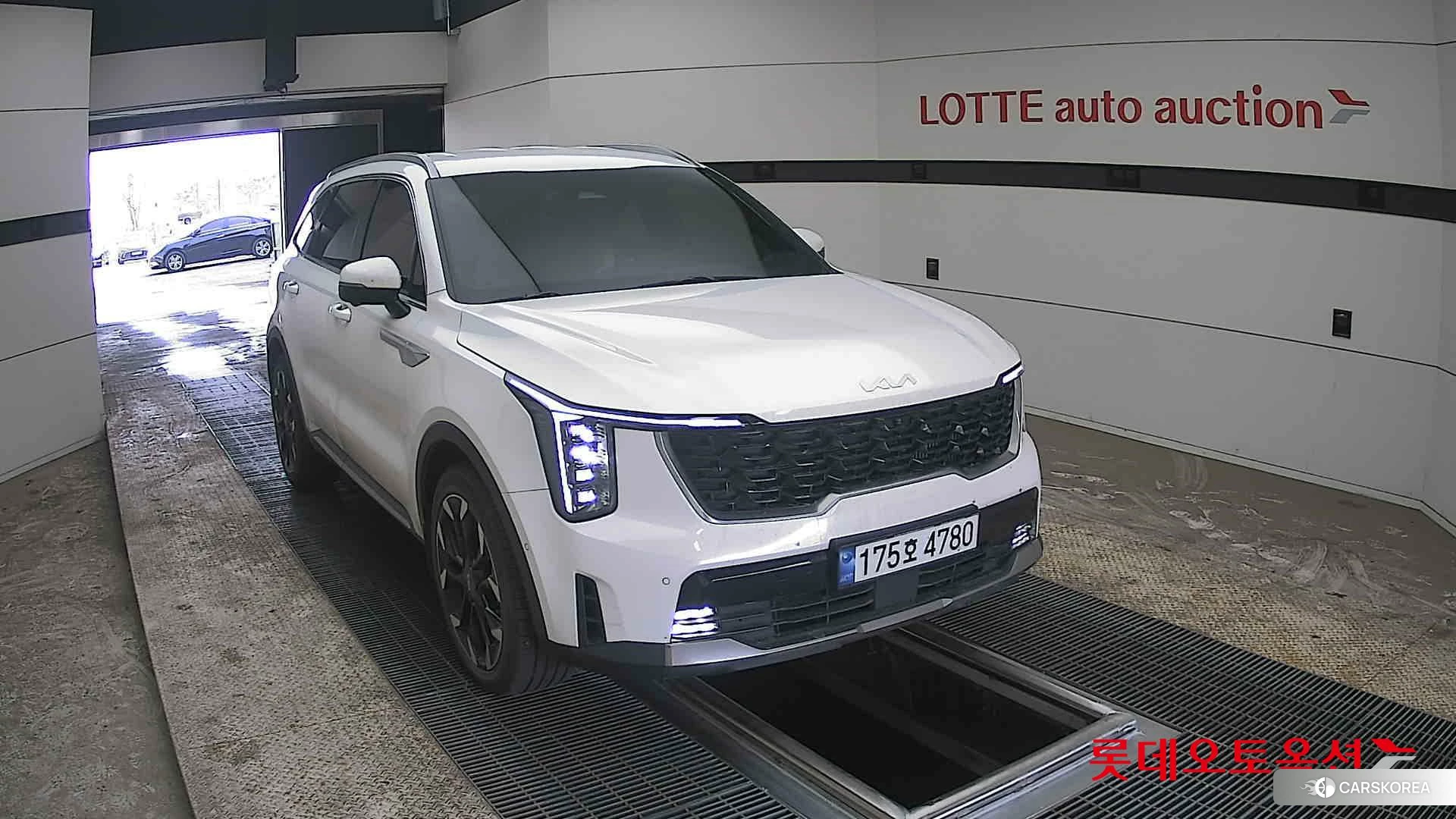 Kia Sorento 2024 Snow White Pearl из Кореи, фото 6