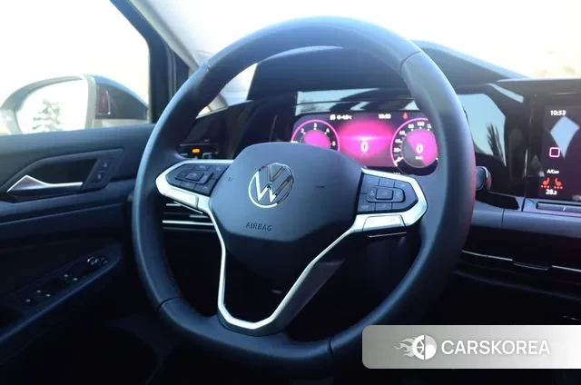 Volkswagen Golf 8th Generation 2024 Черный из Кореи, фото 6