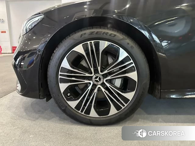 Mercedes-Benz E-class 2024 Черный из Китая, фото 6