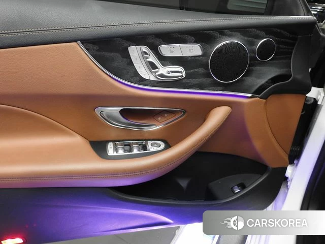 Mercedes-Benz E-Class W213 2018 Белый из Кореи, фото 6