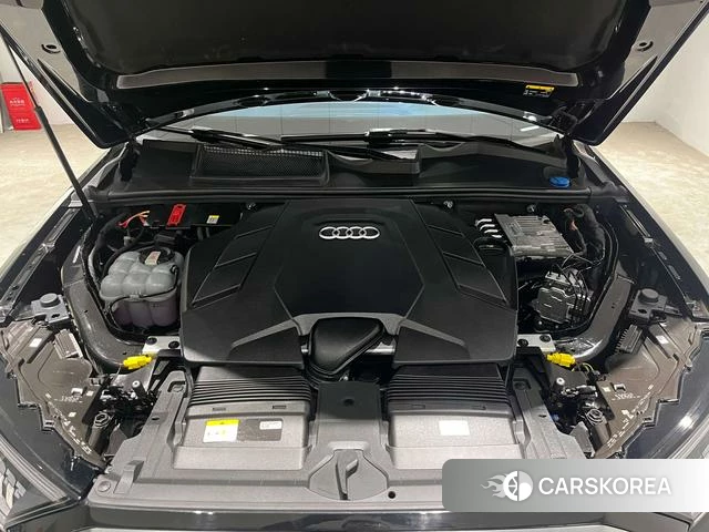 Audi Q7 2022 Черный из Китая, фото 6