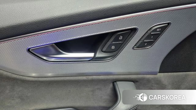 Audi Q8 (4M) 2021 Белый из Кореи, фото 6
