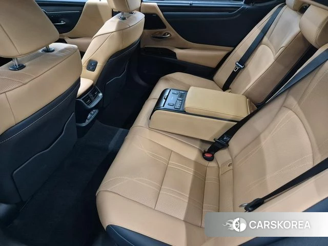 Lexus ES300h 7th generation 2025 Белый из Кореи, фото 6