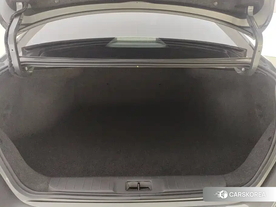 Nissan Sylphy 2025 Silver/gray из Китая, фото 6