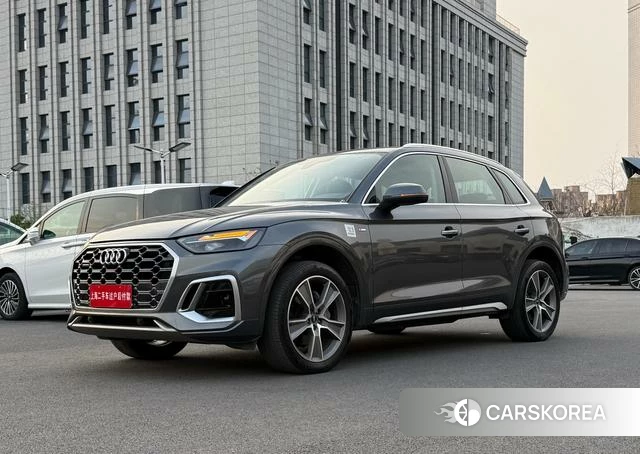 Audi Q5L 2021 Темно-серый из Китая, фото 6