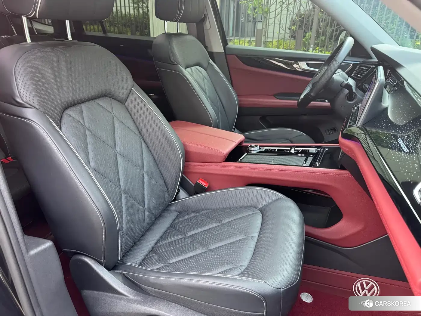 Volkswagen Touareg 2024 Черный из Китая, фото 6