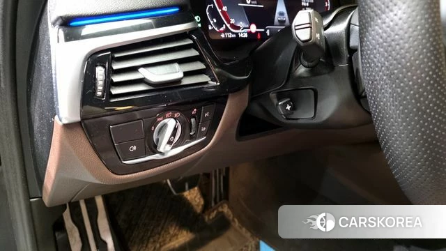 BMW 5 Series (G30) 2022 Черный из Кореи, фото 6