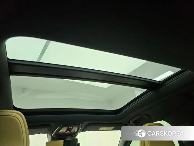 Volvo S60 3rd generation 2023 Белый из Кореи, фото 6