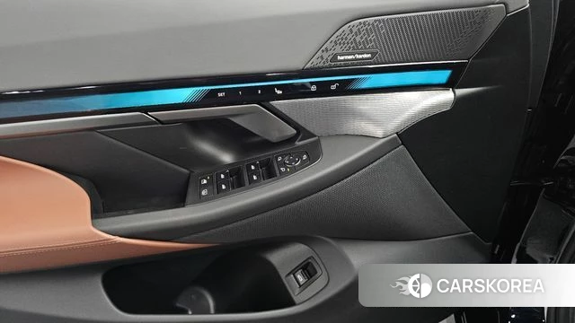 BMW 5 Series (G60) 2025 Черный из Кореи, фото 6