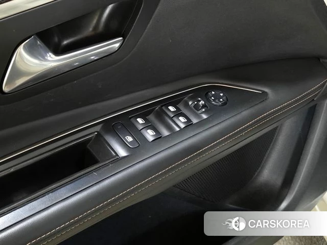 Peugeot 3008 second generation 2018 Белый из Кореи, фото 6