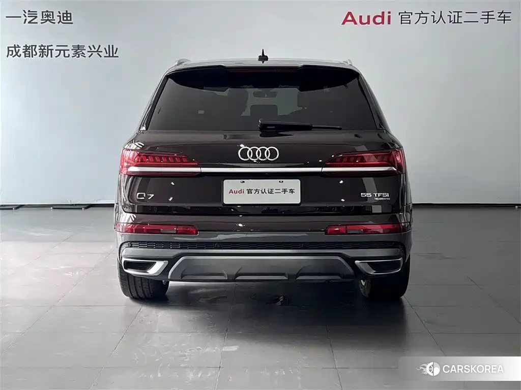 Audi Q7 2023 Champagne/brown из Китая, фото 6