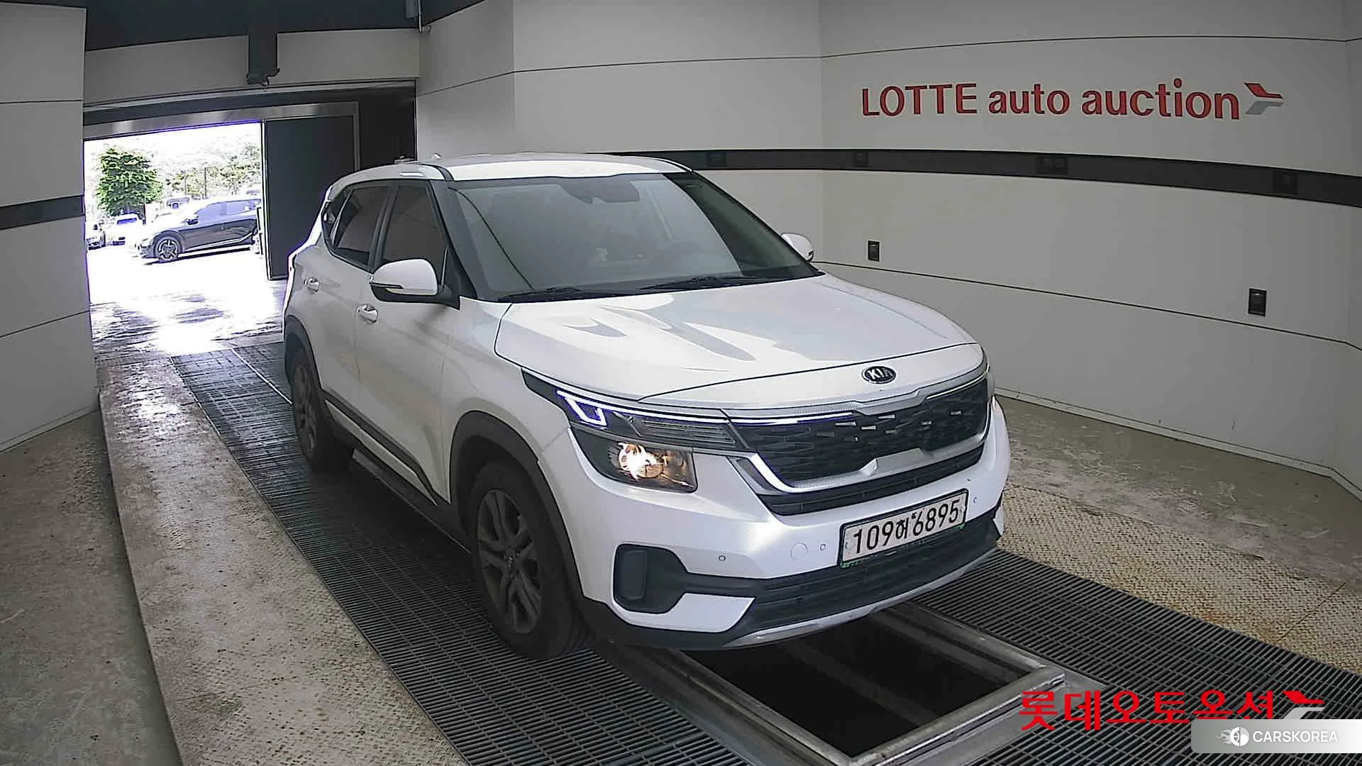 Kia Seltos 2022 Белый из Кореи, фото 6