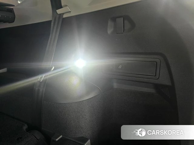 Volkswagen Tiguan Allspace 2023 Белый из Кореи, фото 6