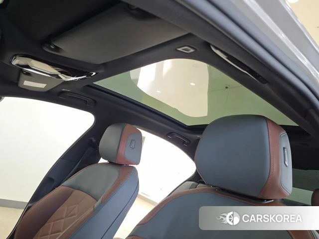 BMW 5 Series (G60) 2025 Цвет тростника из Кореи, фото 6