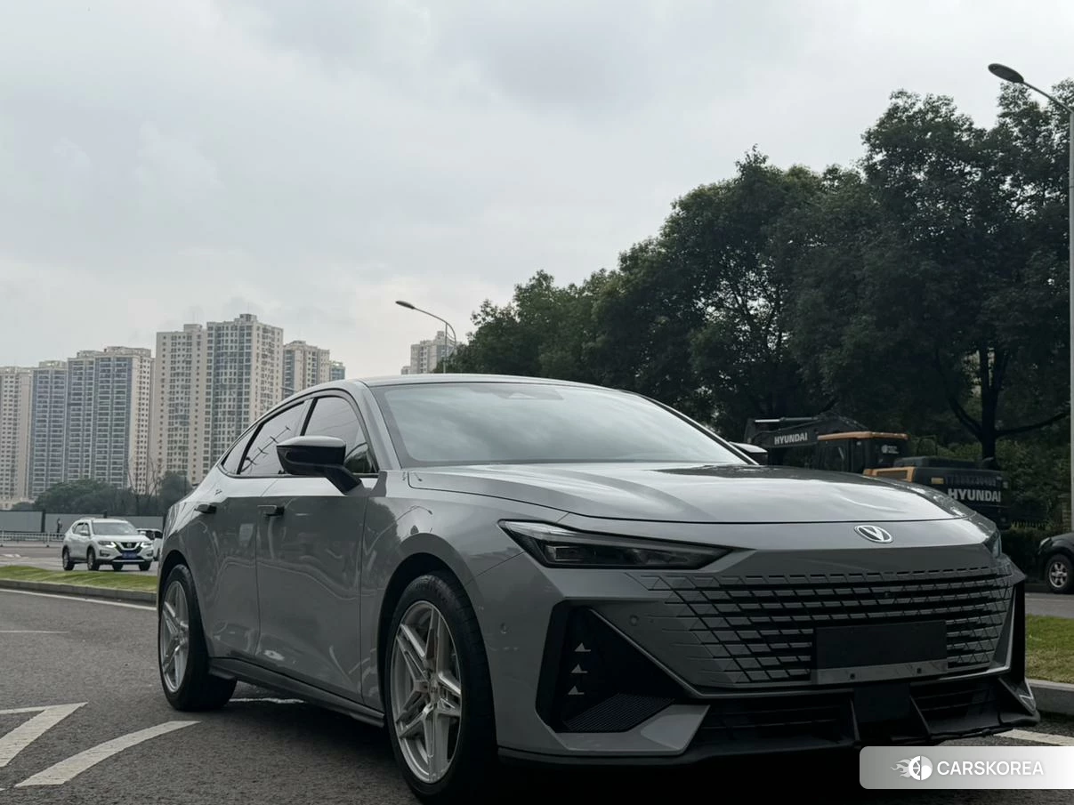 Chang'an UNI-V 2022 Серебристо-серый из Китая, фото 6