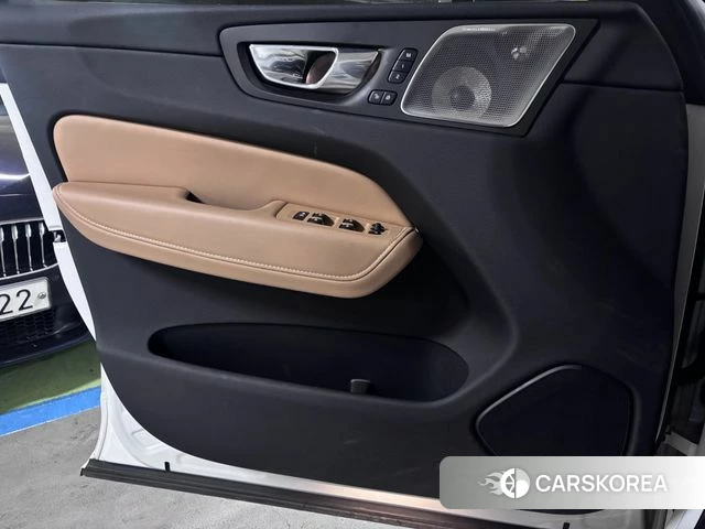 Volvo XC60 second Generation 2021 Белый из Кореи, фото 6