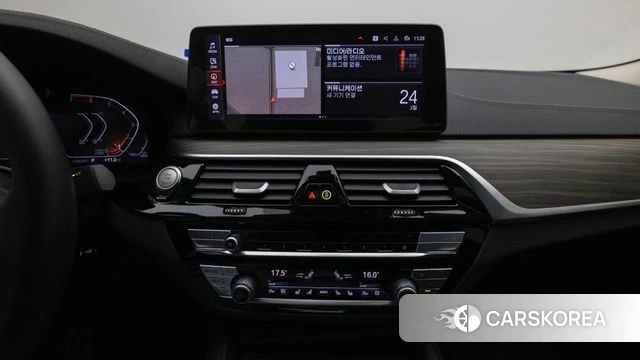 BMW 5 Series (G30) 2023 Белый из Кореи, фото 6