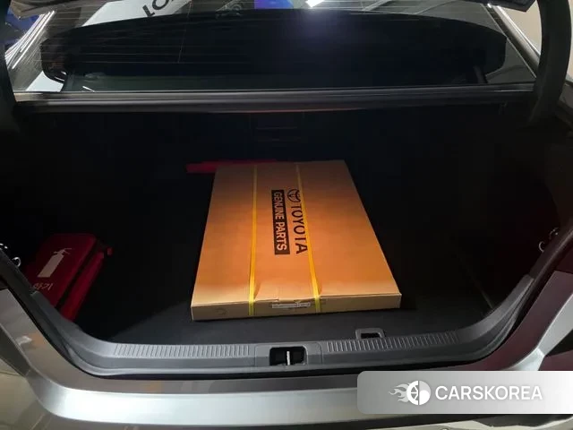 Toyota Camry (XV80) 2025 Серебристо-серый из Кореи, фото 6