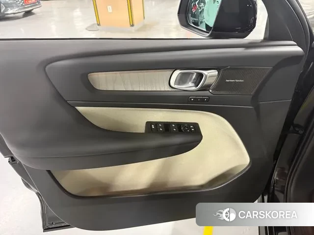 Volvo XC40 2024 Черный из Кореи, фото 6