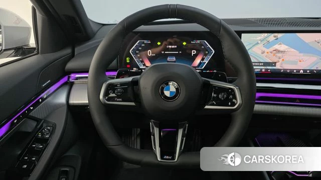 BMW 5 Series (G60) 2025 Серебристо-серый из Кореи, фото 6
