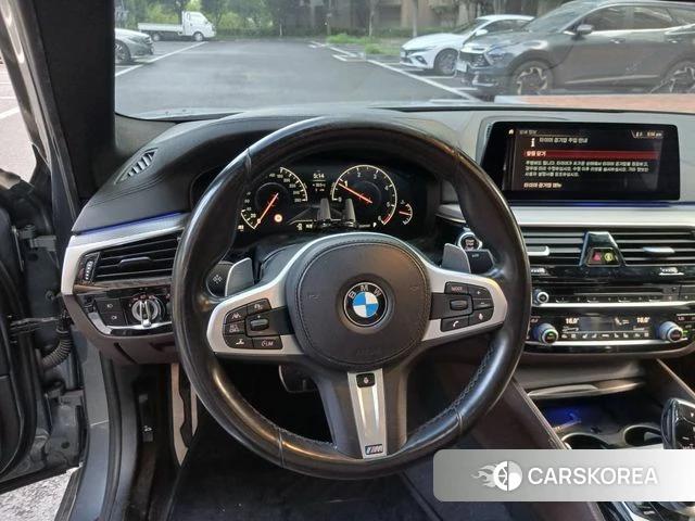 BMW 5 Series (G30) 2019 Серебристо-серый из Кореи, фото 6