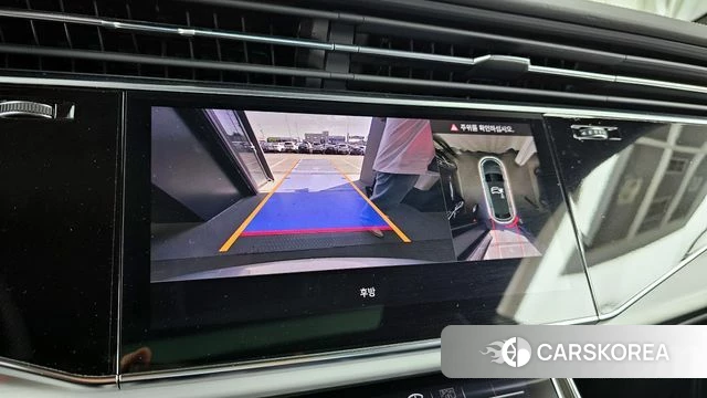 Audi Q8 (4M) 2021 Светло-серебряный цвет из Кореи, фото 6