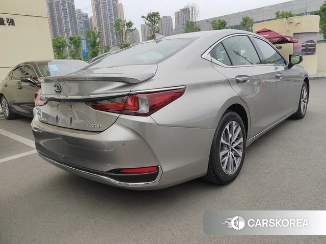 Lexus ES 2023 Серебристо-серый из Китая, фото 6