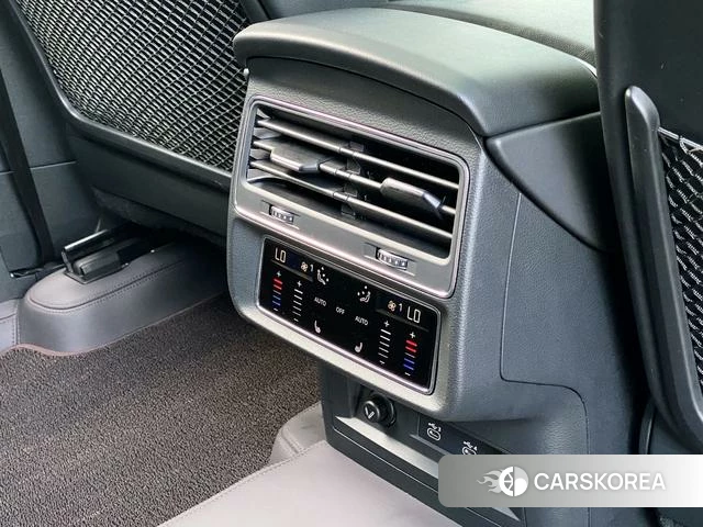 Audi Q8 2021 Черный из Китая, фото 6