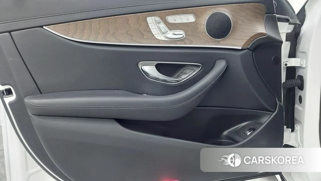 Mercedes-Benz E-Class W213 2022 Белый из Кореи, фото 6