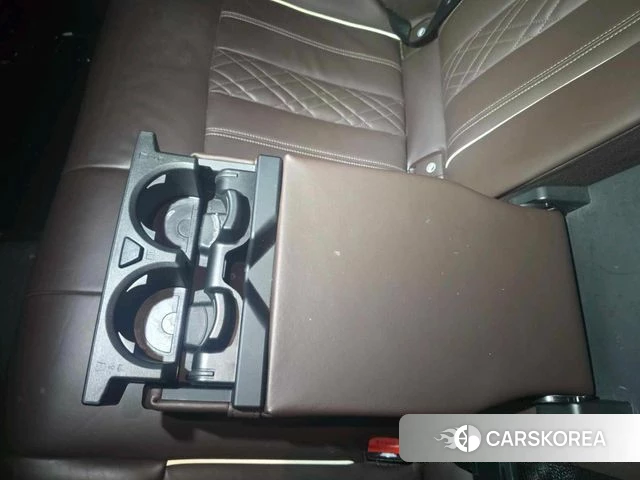 BMW 5 Series (G30) 2023 Серебристо-серый из Кореи, фото 6