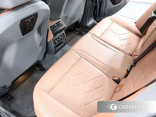 BMW 5 Series (G60) 2025 Черный из Кореи, фото 6