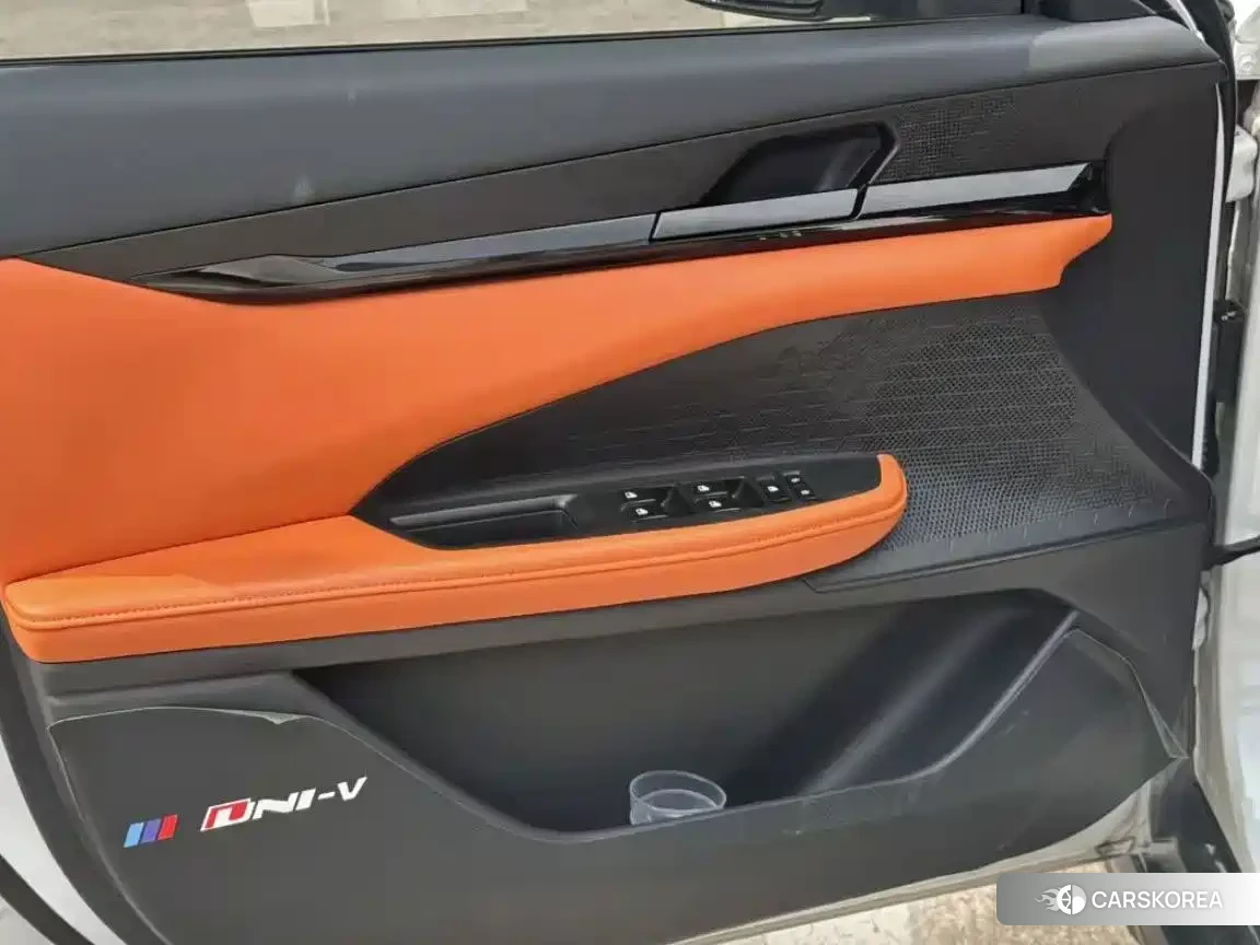 Chang'an UNI-V 2024 Белый из Китая, фото 6