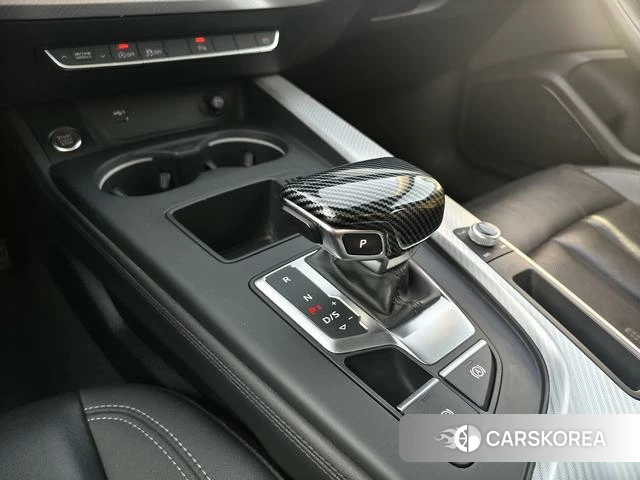 Audi A4L 2021 Темно-серый из Китая, фото 6