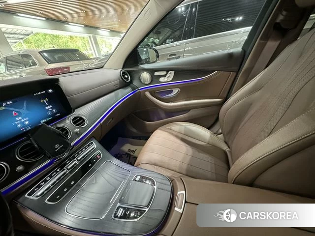 Mercedes-Benz E-class 2024 Черный из Китая, фото 6