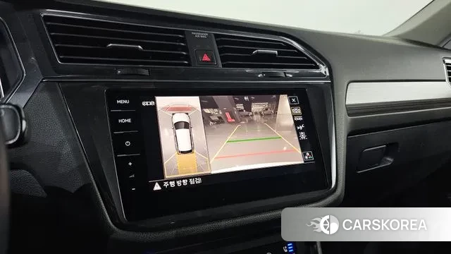 Volkswagen Tiguan Allspace 2023 Белый из Кореи, фото 6