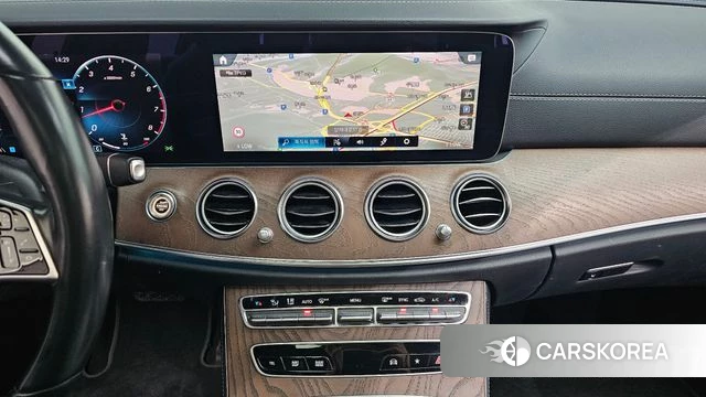 Mercedes-Benz E-Class W213 2021 Белый из Кореи, фото 6