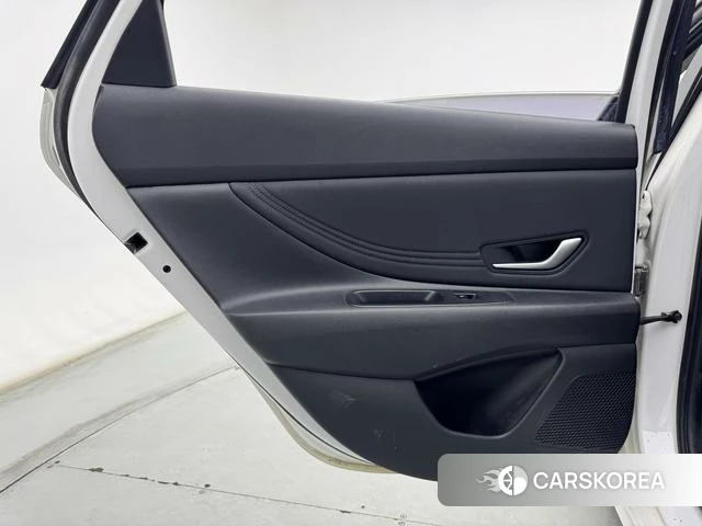 Hyundai Elantra 2023 Белый из Китая, фото 6